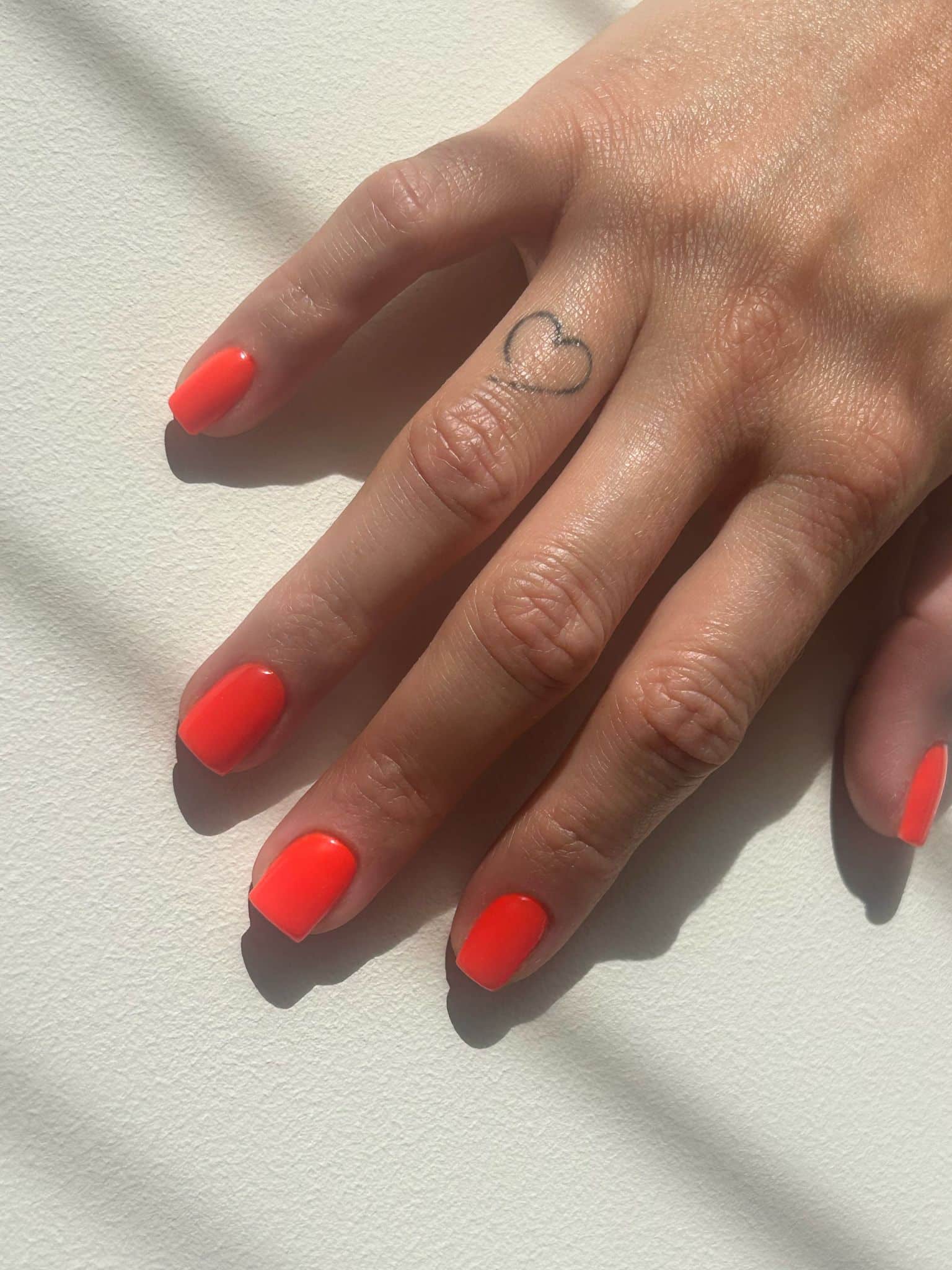 The Nail Boutique Genk – BIAB & Gelnagels Dé plek voor perfect verzorgde nagels! Gespecialiseerd in BIAB, gelnagels en luxe manicures met spa. Boek jouw afspraak en ervaar kwaliteit en vakmanschap. biab Gelnagels nagelstudio nails near me genk bokrijk nagelriem manicure behandelingen
